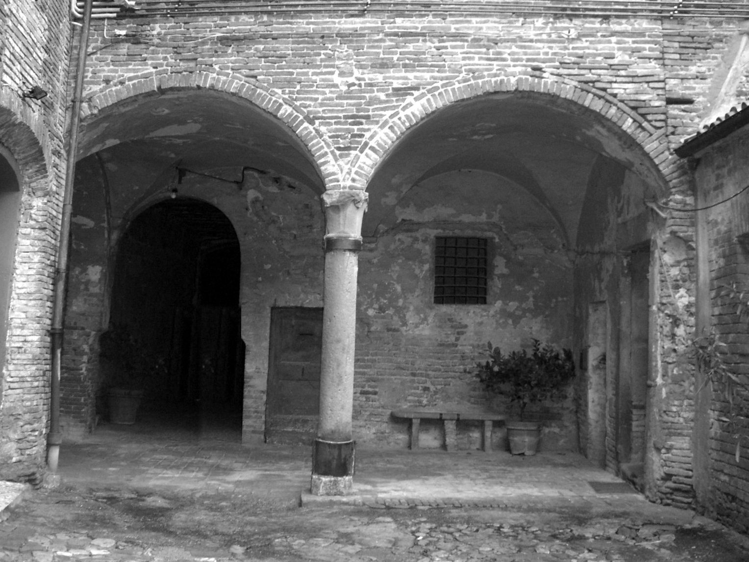The same loggia before the works, with the damaged plaster and the uneven floor