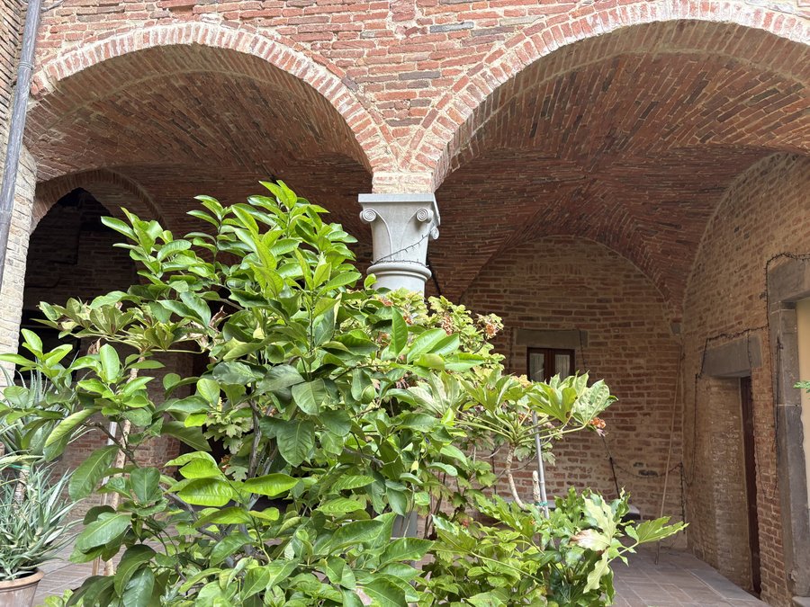 The capital of the column beneath the brick vaults of the loggia