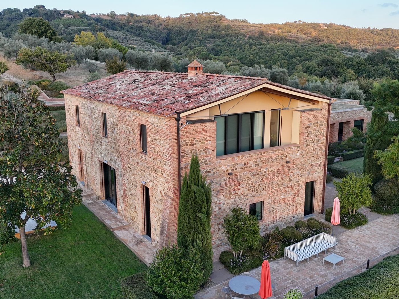 The stone farmhouse of La Vigna Nuova seen from the drone