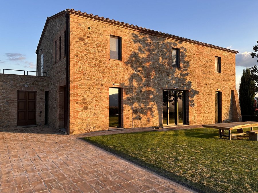 The Vigna Nuova farmhouse at sunset
